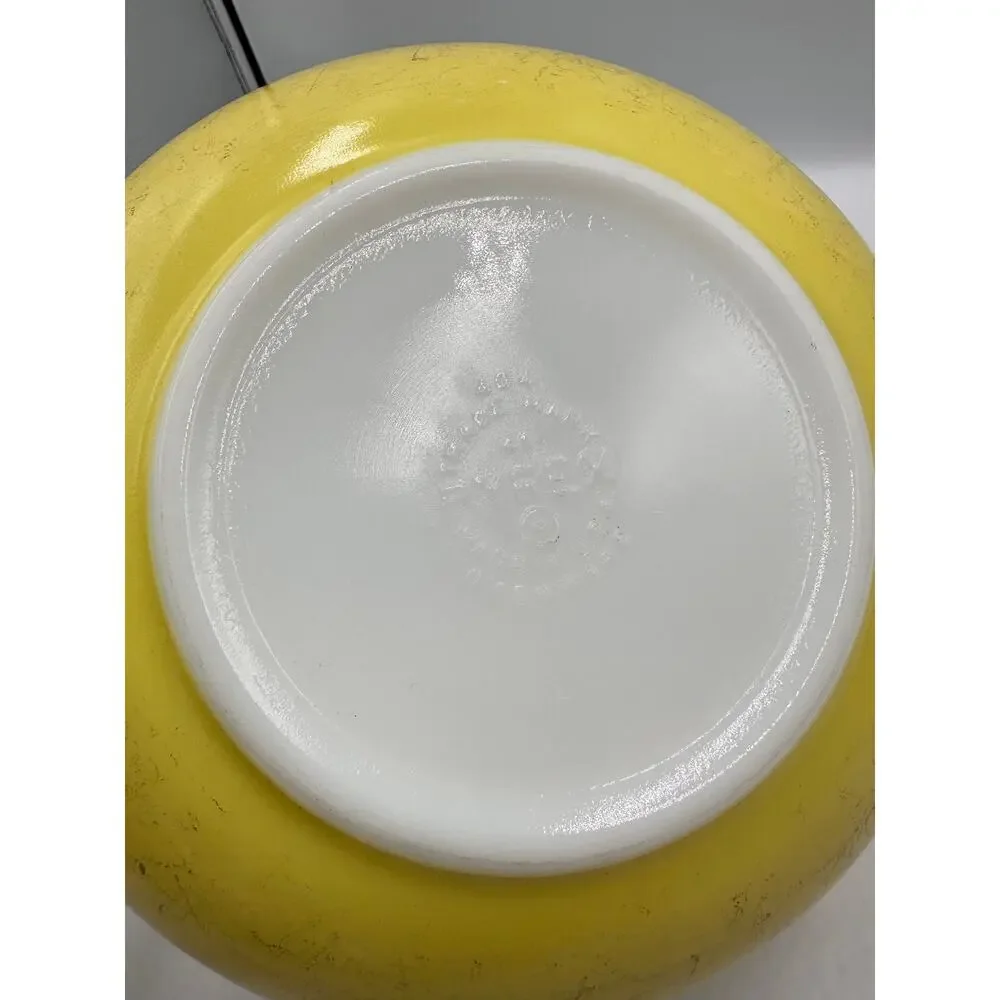 Vintage PYREX Glass #404 Yellow Primary Nesting 4 Qt Mixing Bowl